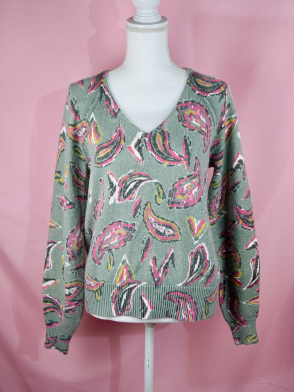 LOFT Grey & Pink Paisley V-Neck Pullover Sweater | Size M
